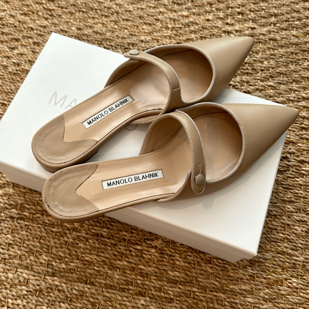 Manolo blahnik 38.5 mule flat slide beige